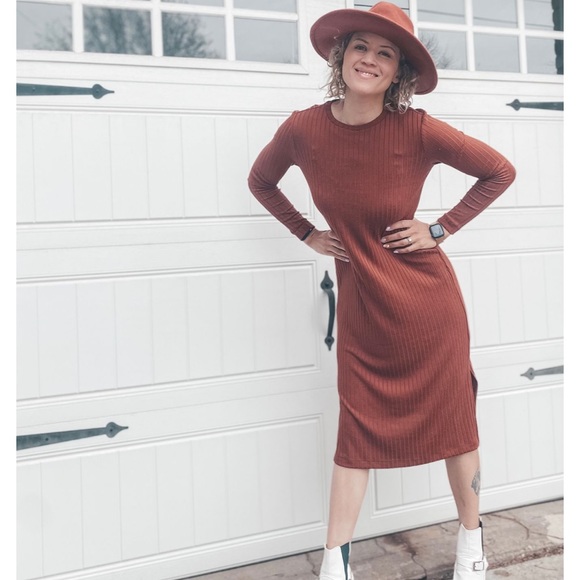 Old Navy Dresses & Skirts - Old Navy ribbed midi dress
